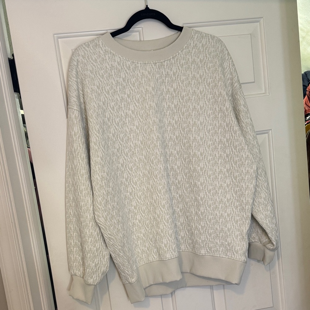 Women's lululemon size 6 oversized cream pull over, small call out (read)